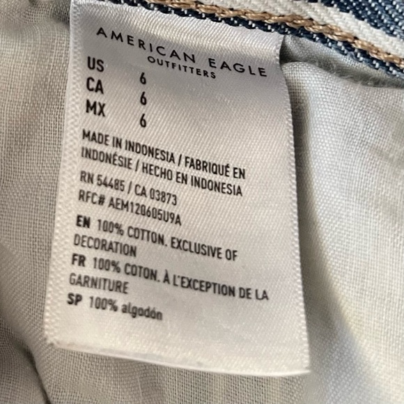 AMERICAN Eagle Frayed Pinstripe Cutoff Jeans Size 6 - Picture 7 of 8
